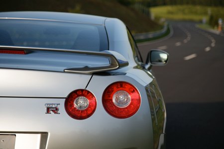 2009 nissan gt r review