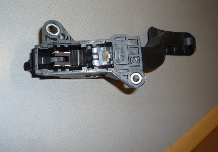 exclusive ttac takes apart both toyota gas pedals
