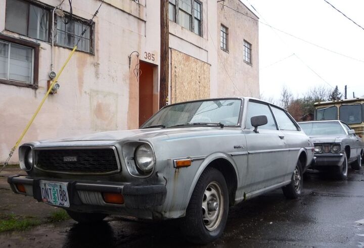 curbside classic 1976 toyota corolla liftback