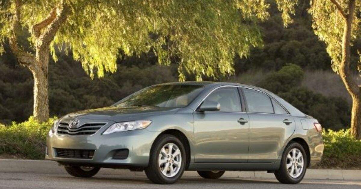 Toyota Camry LE 2011: Sebuah Studi Kasus Kendaraan Sedang Andalan