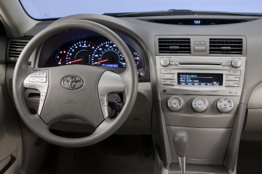 review 2011 toyota camry le