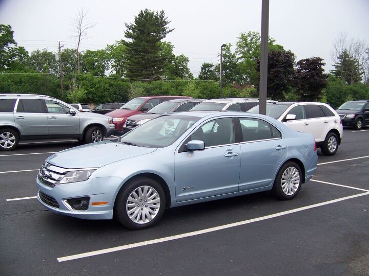 review ford fusion hybrid 2010