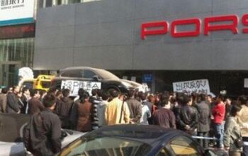 Porsche Cayenne Owner Stages Massive Protest At Dealer In China
