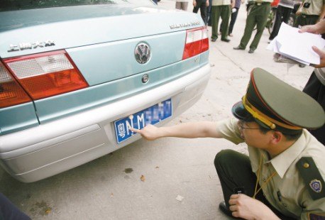 china s drivers stick it to the police