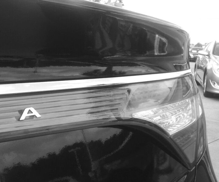 Vellum Venom: 2012 Hyundai Azera