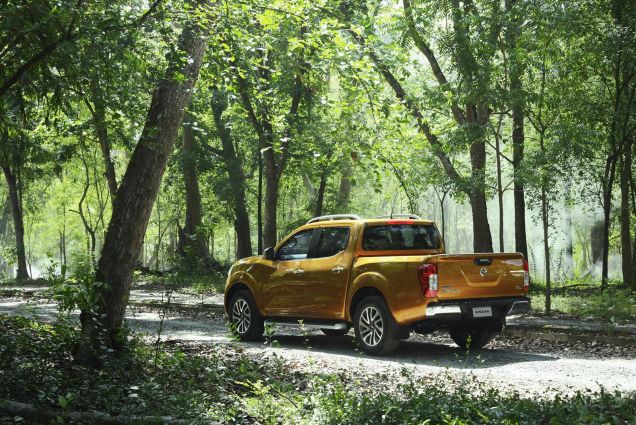 nissan navara previews next frontier update more pictures