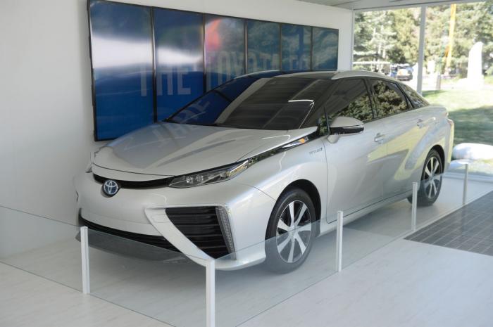 japanese officials pushing hard with subsidies for new hydrogen mirai