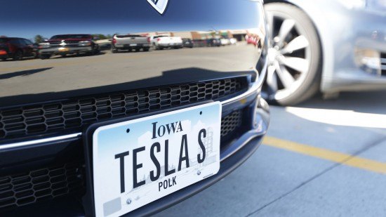 Minnesotan Tesla Owners Offer Test Drives To Potential Customers In Iowa