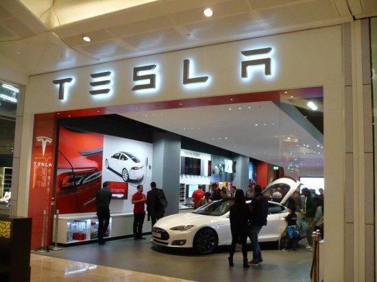 Tesla Fights Georgia Dealers Over Direct Sales Model