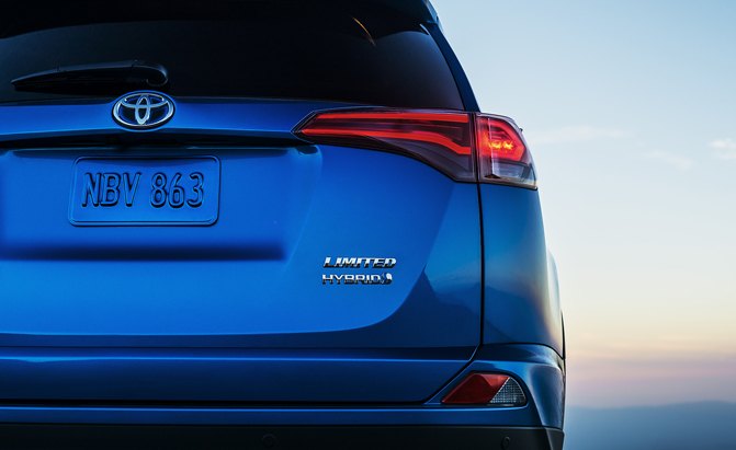 New York 2015: Toyota RAV4 Hybrid Debuts