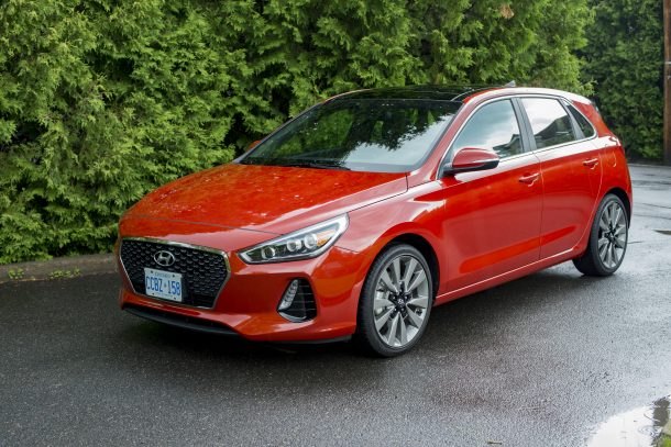 2018 hyundai elantra gt first drive review sidle up to the hatch buffet