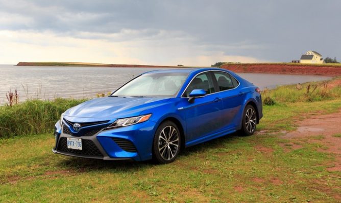 2018 Toyota Camry Hybrid First Drive - Who Needs a Prius?