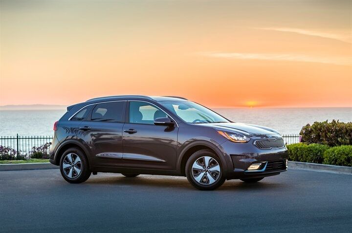 As Promised, a Plug-in Kia Niro Arrives Before the New Year
