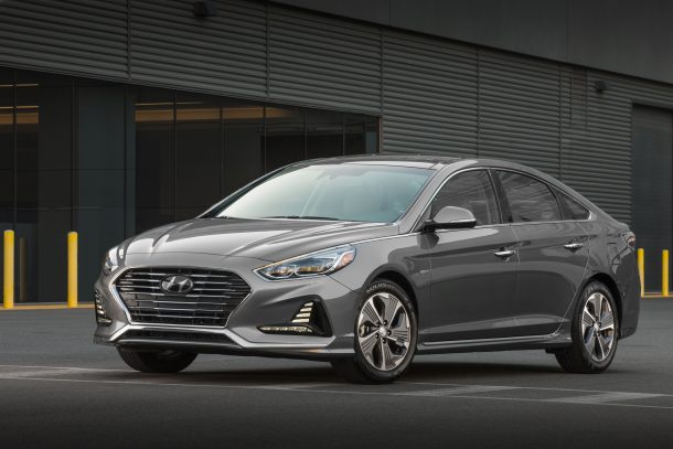 2018 hyundai sonata hybrid gets a possible mileage boost plug in is just happy for