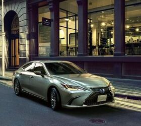 2019 Lexus ES Becomes First Production Car to Replace Side Mirrors With Cameras