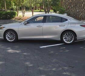 2019 lexus es 300h ultra luxury review attempting to make a statement