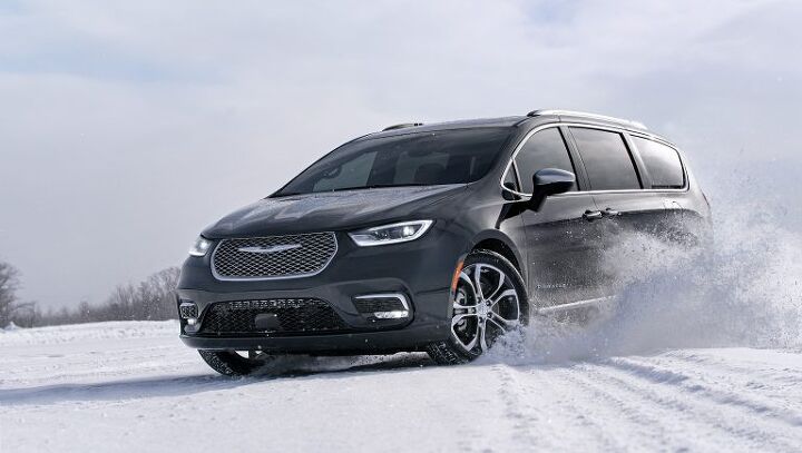 Chrysler at Chicago Auto Show: Refreshed 2021 Chrysler Pacifica Offers All-Wheel Drive