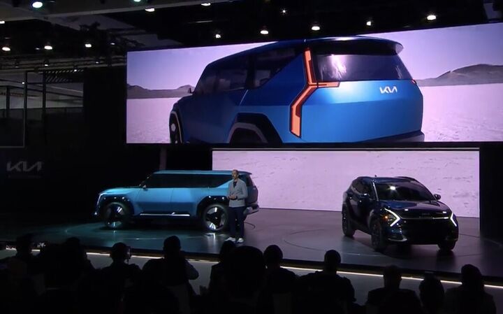 kia rolls out a brace of electrified crossovers in l a