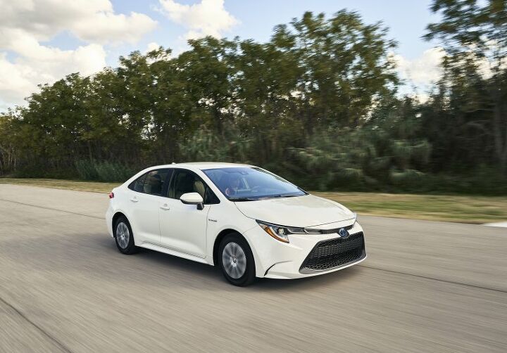 goal unlocked toyota s non prius delivers the mpgs