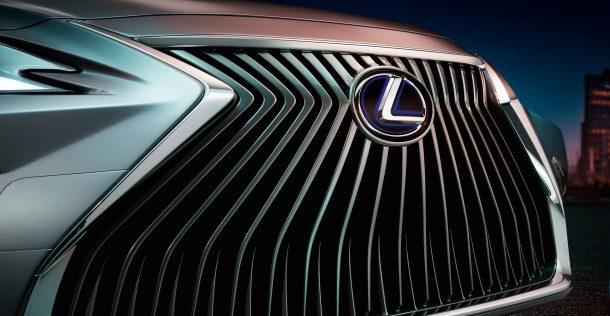 as new es looms lexus isn t giving up on that gigantic grille