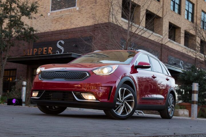 Wayne Gerdes Is At It Again! Hired Hand 'Reviews' Kia Niro After Guinness World Record Drive