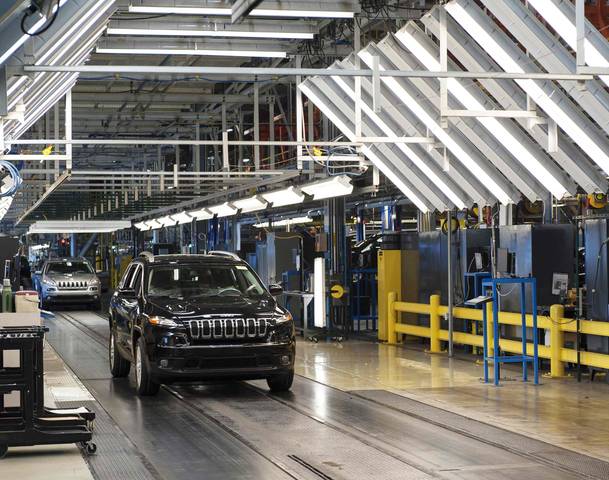 Chrysler Restarts Second Shift At Toledo, Says It Has New Cherokee's Drivetrain Software Patched
