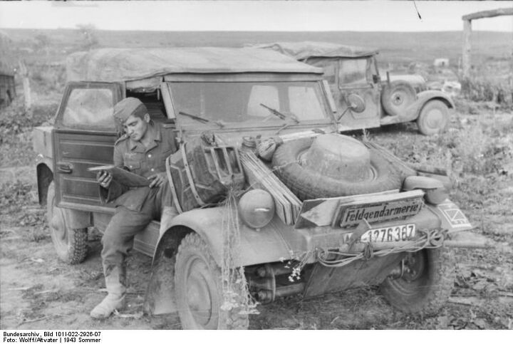 Kübelwagen - Schwimmwagen - Waffen Arsenal 105 Kübelwagen - Schwimmwagen - Waffen Arsenal 105