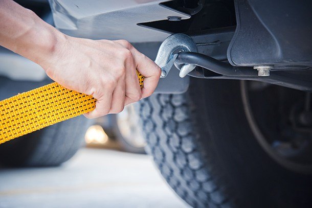 Best Tow and Recovery Straps: When Sand Jobs Require Tow Jobs