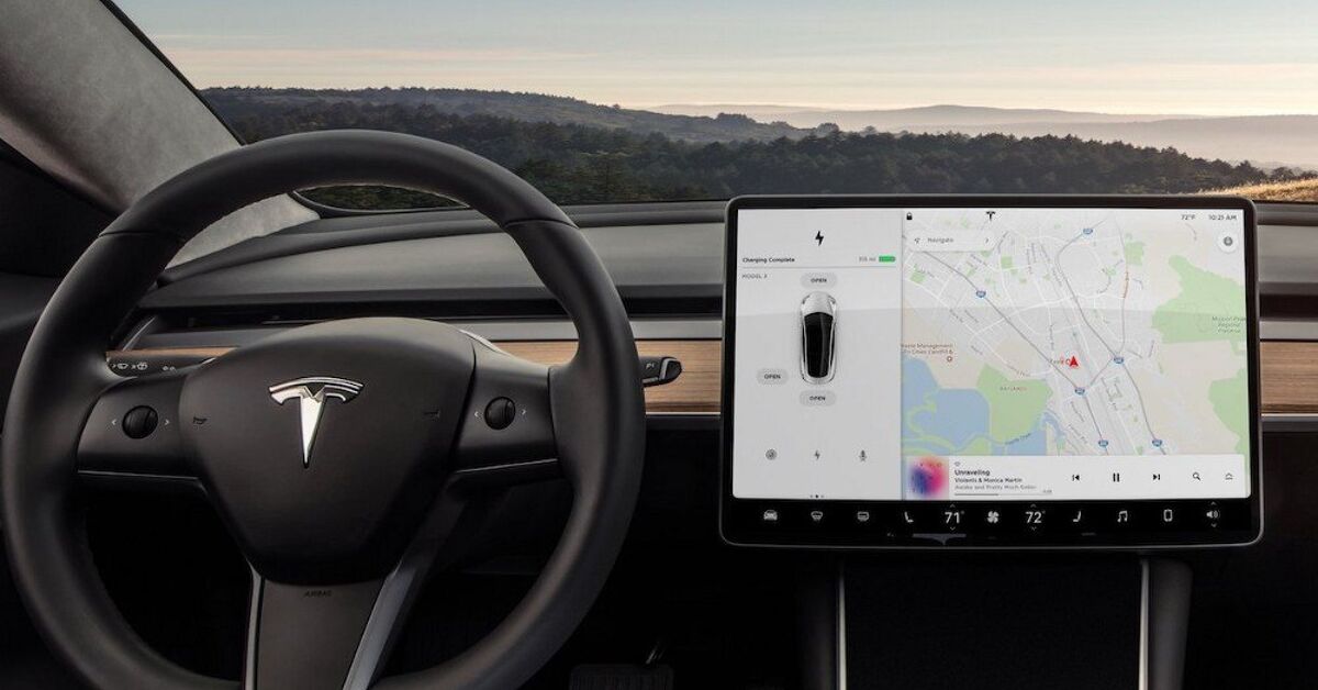 Video: Tesla Model 3 Pulled Over For Having a 'Computer' Attached to ...