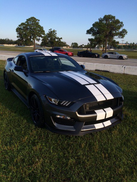 2016 ford shelby gt350r review seems awesome but we really have no idea