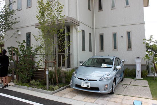 battle of the batteries toyota and nissan power houses with cars