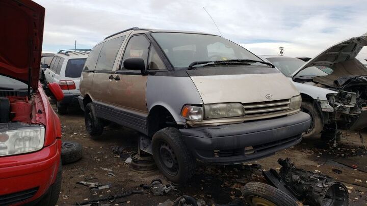 junkyard find 1994 toyota previa le with 376 407 miles