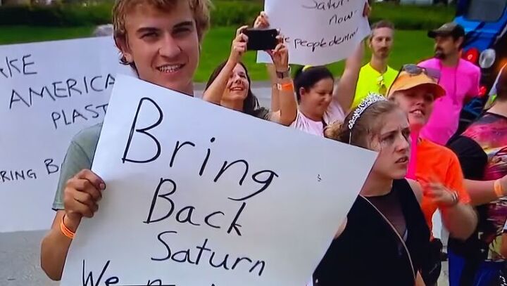 Media Confuses Pro-Saturn Lemons Gag as Earnest Protest