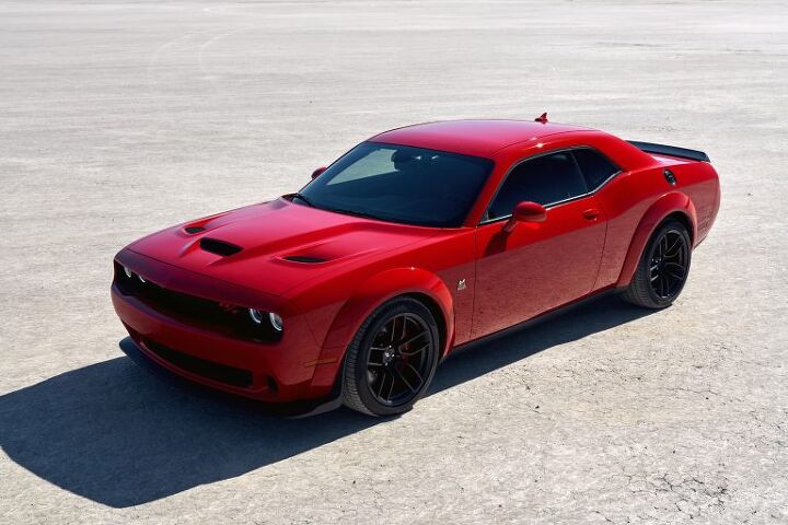 dodge challenger outpaces ford mustang chevrolet camaro in q2 sales
