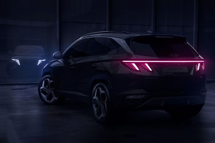 2022 hyundai tucson lights up for the press