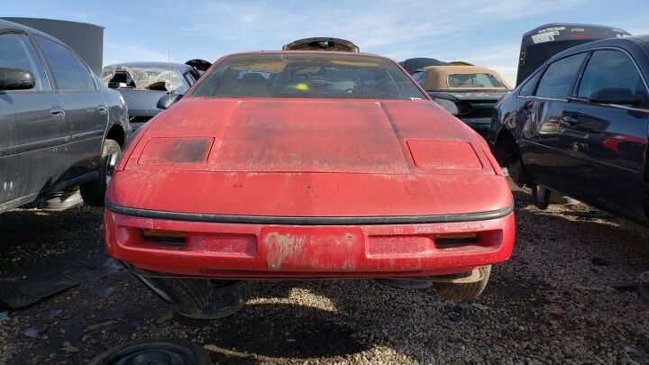 junkyard find 1988 pontiac fiero coupe