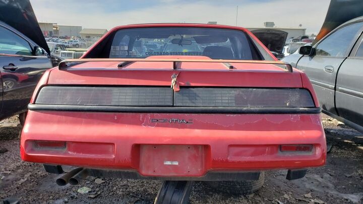 junkyard find 1988 pontiac fiero coupe