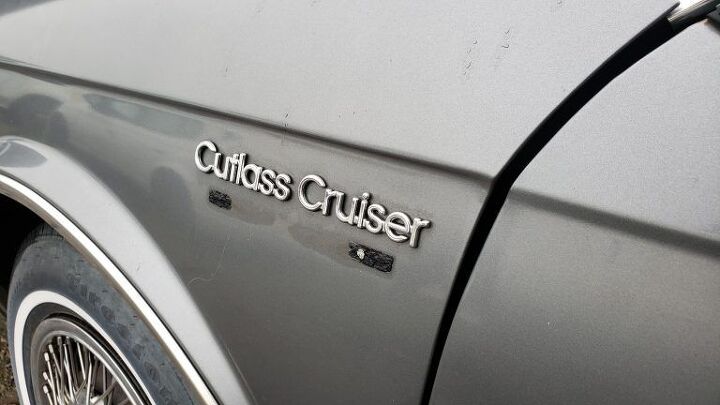 junkyard find 1988 oldsmobile cutlass cruiser international series