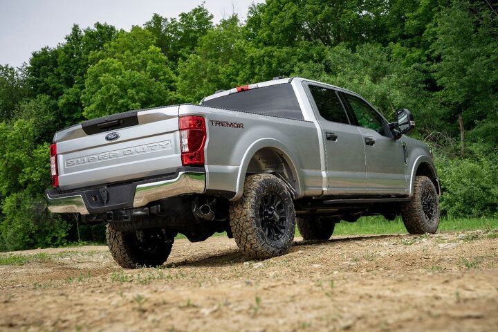 2020 Ford Super Duty Trounces Ram's Torque and Towing, Rubs Competitor's Face in the Dirt