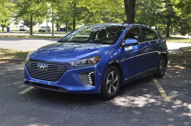 2018 Hyundai Ioniq Review - Fading Into the Background, Gracefully