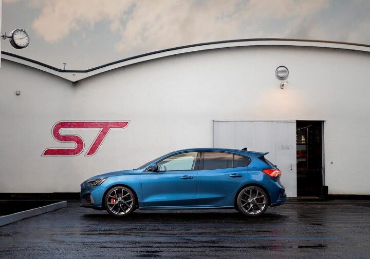 the ford focus st americans can t have looks great