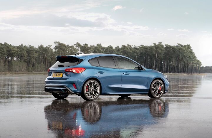 the ford focus st americans can t have looks great