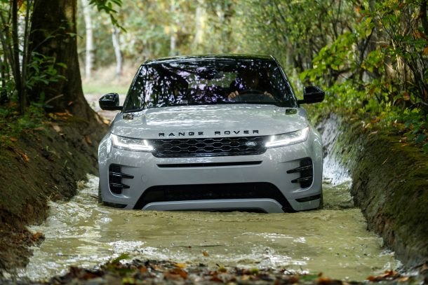 Aiming Higher: 2020 Range Rover Evoque Ups the Class, Not the Size