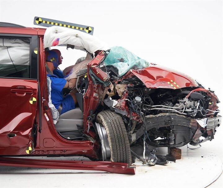 honda odyssey reigns supreme in latest minivan crash test