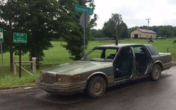Freaky Friday: Cops Stop Lincoln Town Car With No Doors or Windshield, Axe Stuck in Roof