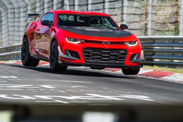 the camaro zl1 1le torches the ring