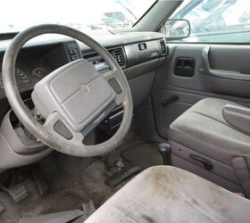 Clínica Rana giro Junkyard Find: 1993 Plymouth Voyager With Five-Speed Manual | The Truth  About Cars