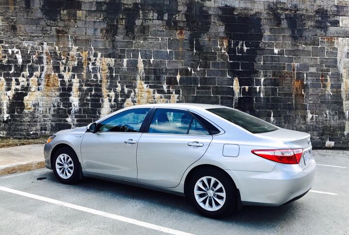 2017 toyota camry hybrid le review that s me mr dependable