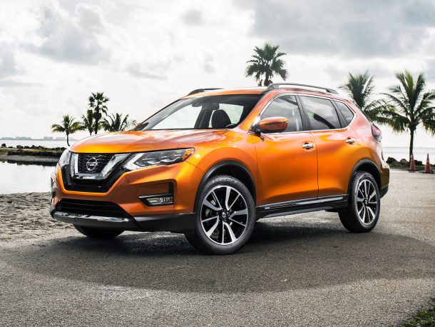 nissan plays catch up debuts hybrid rogue crossover for 2017