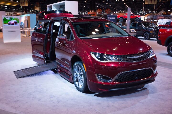 chicago 2017 braunability brings new chrysler pacifica style to everyone